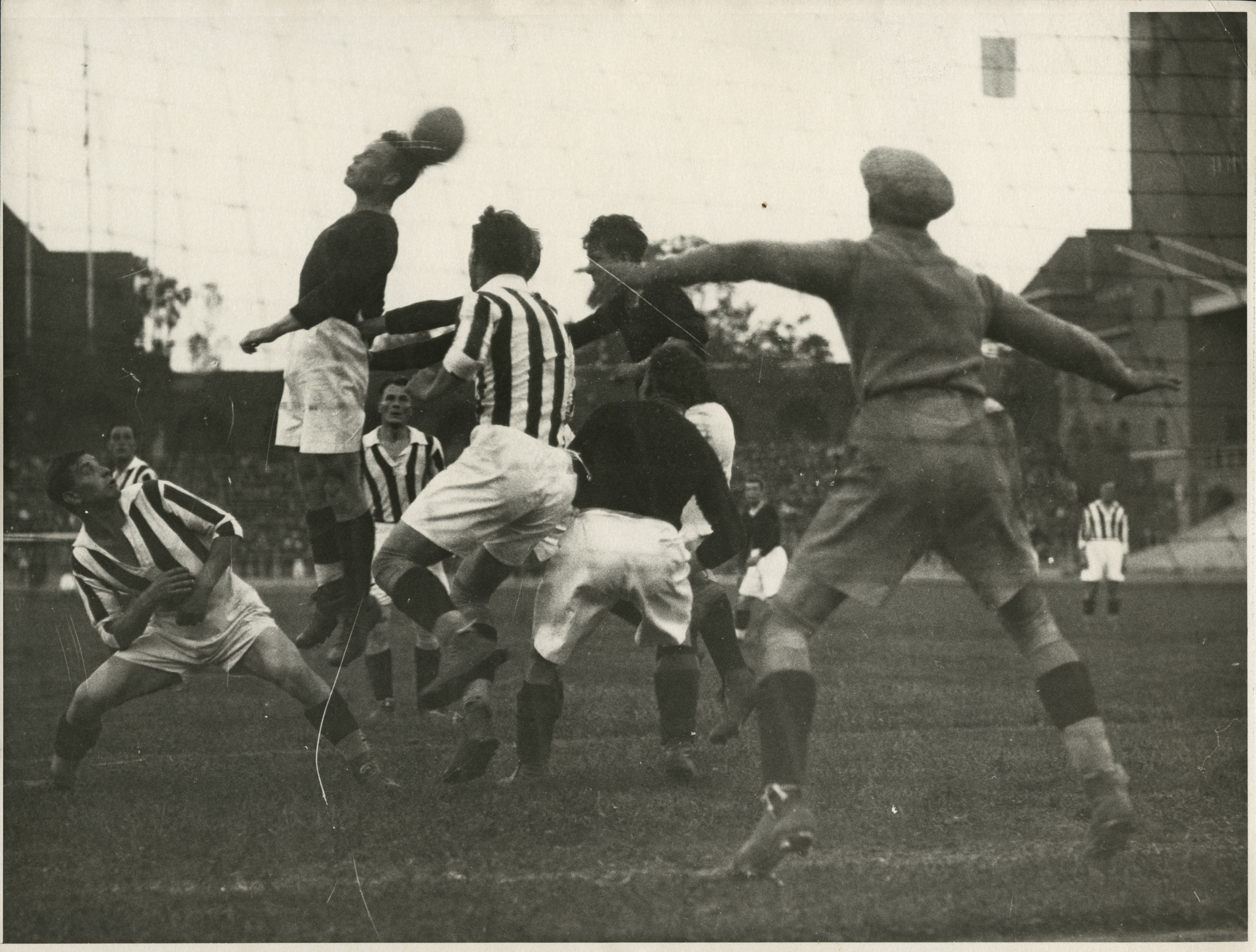 Söndag 22 april 1928, kl 13:30  AIK - Landskrona BoIS 4-2 (1-0)  Stockholms stadion, Stockholm
